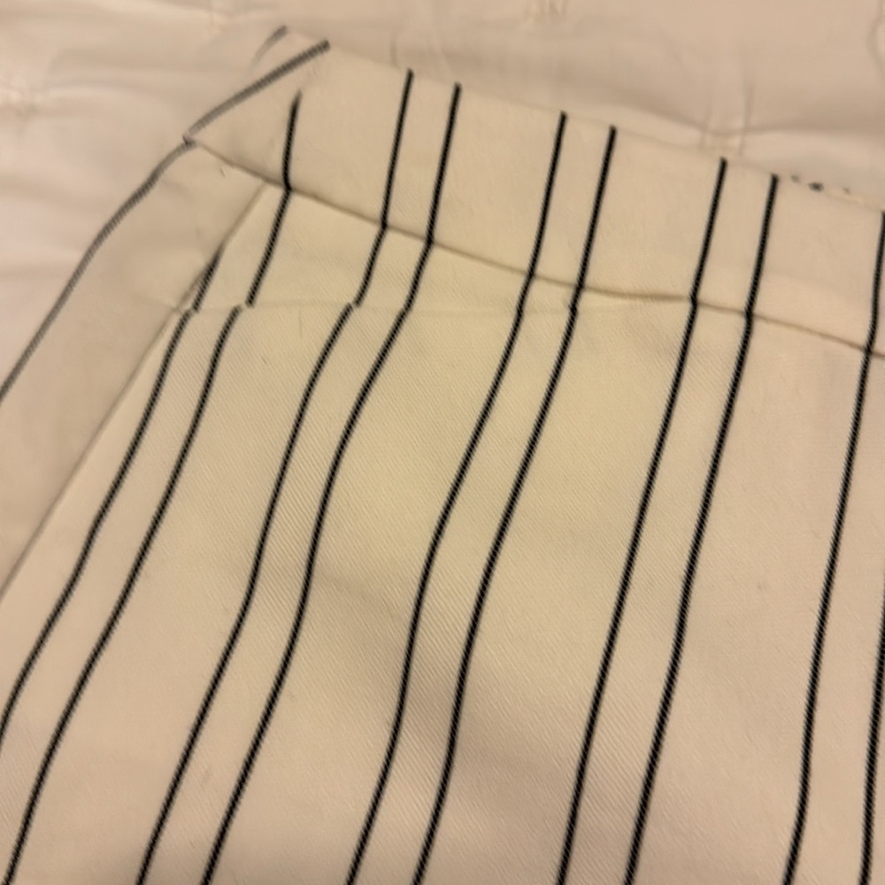 White House Black Market shorts, sz 12. Cream and Black - Picture 4 of 8